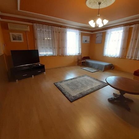 Gabor Pal 1 Apartman 1 Szoba Dunafoldvar Екстер'єр фото