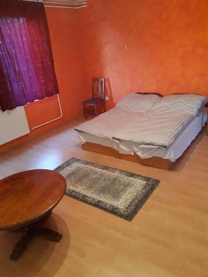 Gabor Pal 1 Apartman 1 Szoba Dunafoldvar Екстер'єр фото