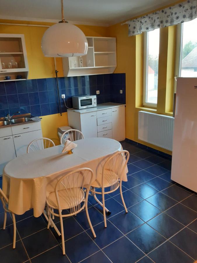 Gabor Pal 1 Apartman 1 Szoba Dunafoldvar Екстер'єр фото