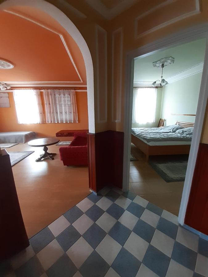 Gabor Pal 1 Apartman 1 Szoba Dunafoldvar Екстер'єр фото